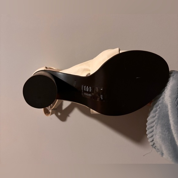 Cos white leather double knotted swing block heel size 6 USA practically new - Picture 9 of 10